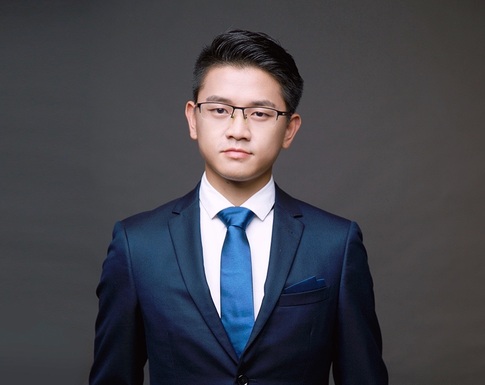 谌鹏波，AI产业创新基地CEO
北大汇丰商学院AI实战教练